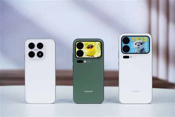 小米手机推送国庆中秋节日限定水印:中国红边框搭配金色手写字体 喜庆氛围拉满