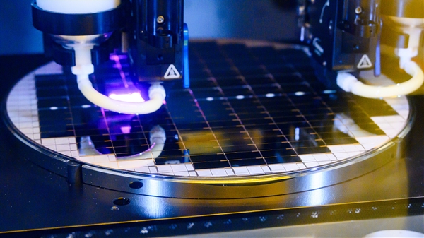 ASML发货第一款革命性3D封装光刻机!分辨率400纳米、每小时270块晶圆