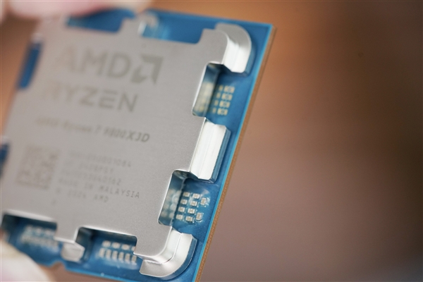 Intel怎么办！AMD锐龙7 9850X3D打鸡血：频率暴涨400MHz