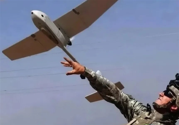 看完中国大学生手搓轰炸机:爱刷抖音的美国人天塌了