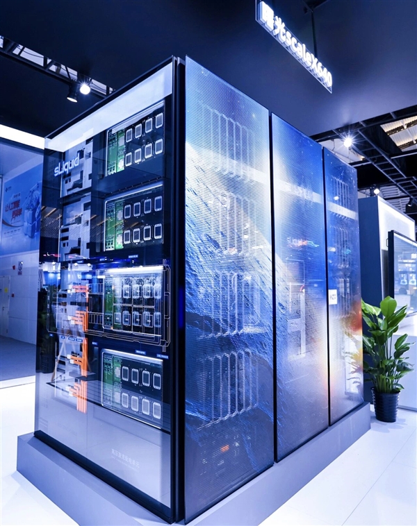 算力大杀器！中科曙光发布全球首个单机柜级640卡超节点