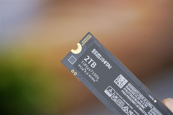 疾速7400MB/s！长江存储致态TiPlus7100s 2TB SSD图赏