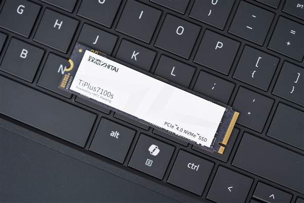 疾速7400MB/s！长江存储致态TiPlus7100s 2TB SSD图赏
