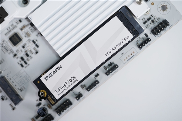 疾速7400MB/s！长江存储致态TiPlus7100s 2TB SSD图赏