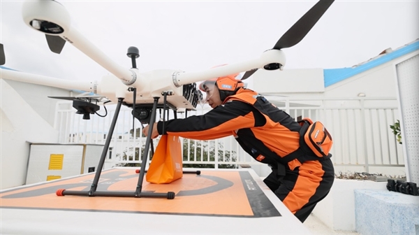 1小时山路3分钟送达!淘宝闪购开通国内首个海岛无人机航线