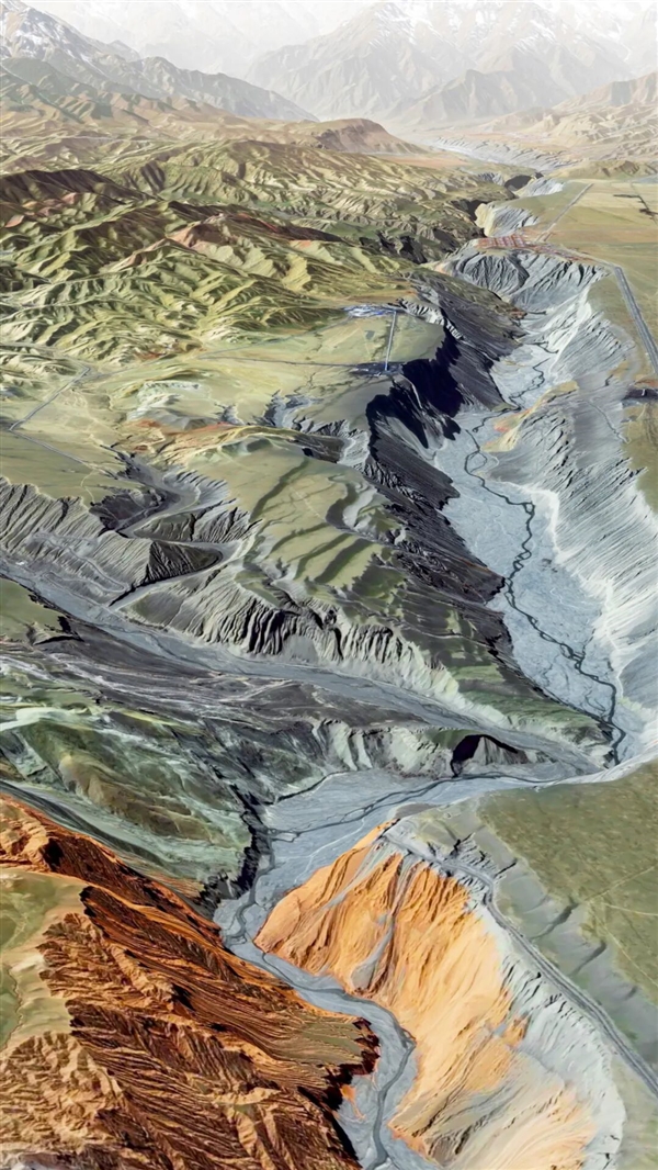 卫星俯瞰人迹罕至的新疆安集海大峡谷：如同七彩画卷