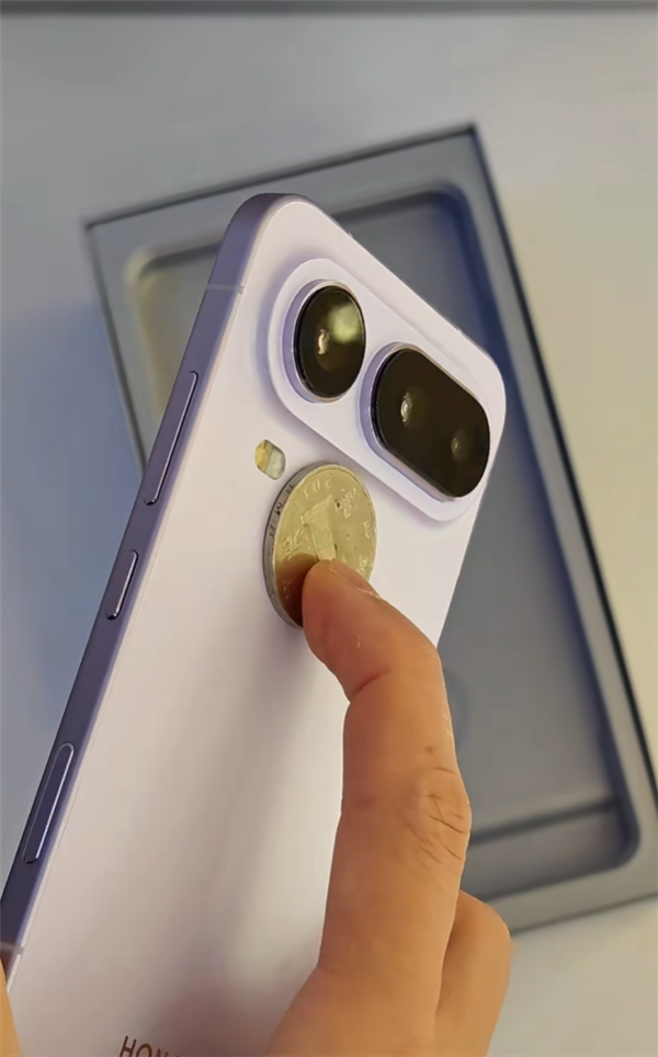 荣耀Magic8 Pro Air真机上手：经典感叹号Deco 比iPhone Air还轻